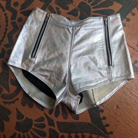 Je Taime Pants - Vintage Silver Leatger High-waisted Shorts